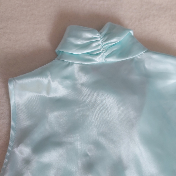 Silky sleeveless blouse with bow - Picture 4 of 5